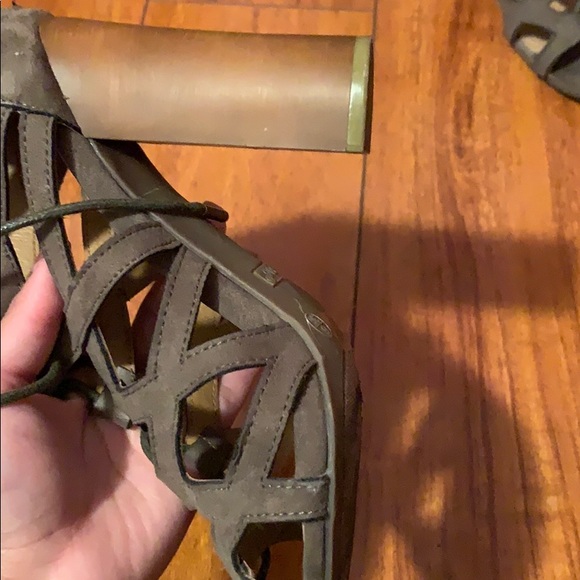 Heels - Picture 3 of 5